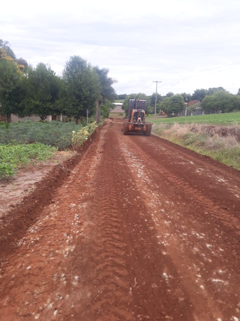 Serviços de manutenção de estradas vicinais
